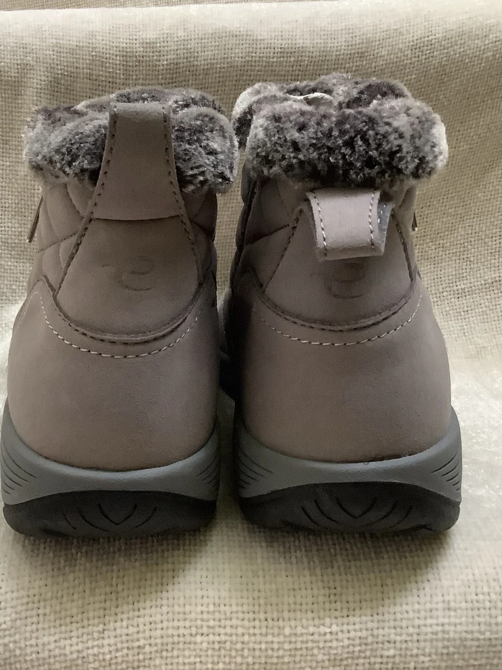 Easy Spirit Sevance 2 Ankle Boots-Light Gray Faux Suede-Faux Fur Trim-Zipper-9M